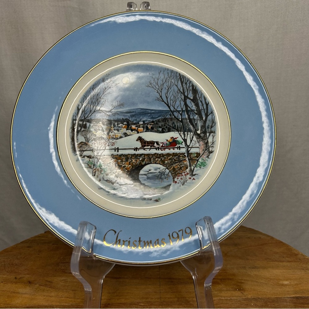 Avon Christmas 1979 Dashing Through The Snow Retro Vintage Decorator 8 6/8”